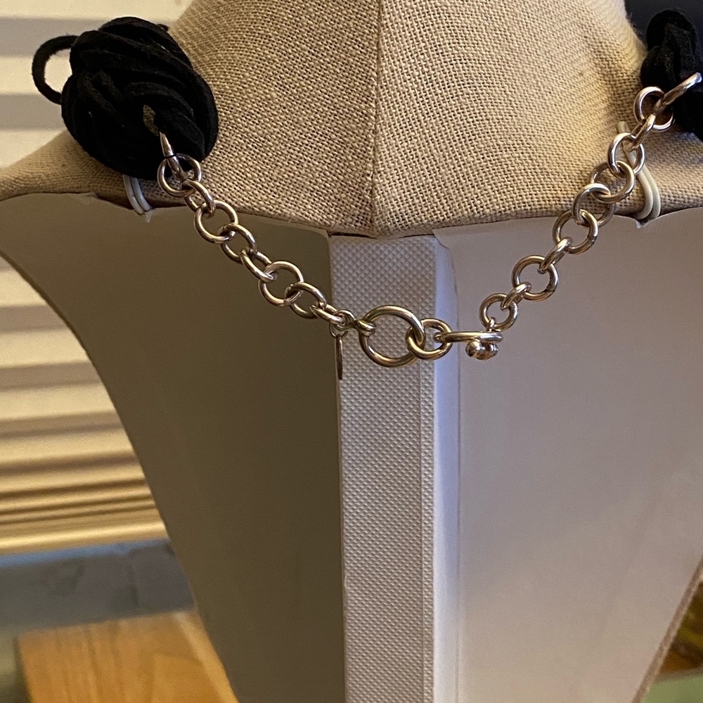 Silpada 925 sterling silver pendant on black velvet cords - Picture 4 of 6